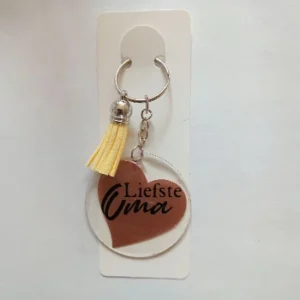 Sleutelhanger liefste oma met geel kwastje.